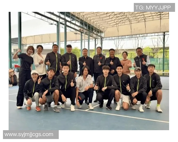 重庆网球队在锦标赛中的团队协作展现出无与伦比的默契与拼搏精神